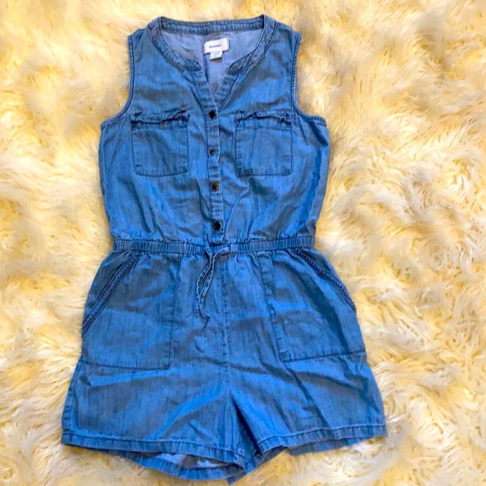 A blue denim Old Navy jumper!